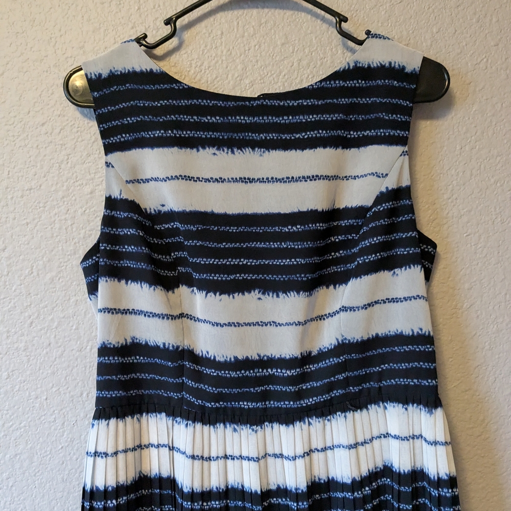 Adrianna Papell Pleated Sleeveless Striped Dress - Navy Blue White Sz.10 - Picture 7 of 13